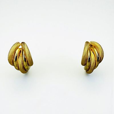 14K Gold Textured Knot Pierced Earrings. Length: 1" 
Weight: 4.8g (without backs) 
Condition: 