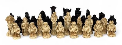 (32pc) Lord of the Rings Chess Set Tolkien Enterprise 1988. Contains the Forces of Good and the 