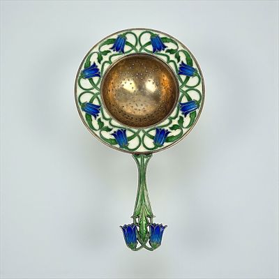 Enameled Sterling Silver Tea Strainer. Dimensions: 4" x 2 3/4" 
Weight: 1.4ozt 
Condition: Very 