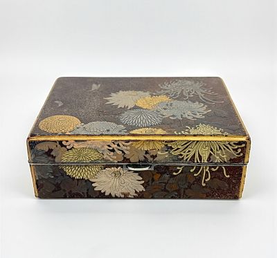 Japanese Sempoh 950 Silver Inlaid Box. DImensions: 1 5/8"T x 4 1/2"L x 3 1/4"W 
Weight: 8.5ozt 