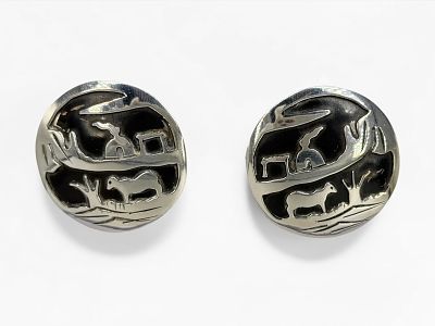 T. Billy Silver Navajo Earrings. Stamped on the back. 
Dimensions: 35mm diameter 
Condition: The 