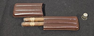 Estojo para charutos em pele omega e 2 charutos punch habana