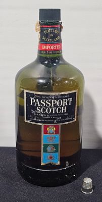 Garrafa de whisky passport com 1,75 litros