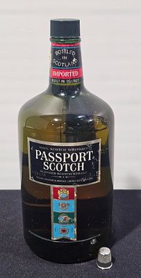 Garrafa de whisky passport com 1,75 litros