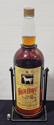 Garrafa white horse com suporte de 4,5 litros