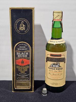 2 garrafas de whisky Black bush e old house