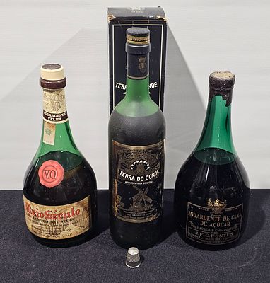 3 garrafas de aguardentes diversas