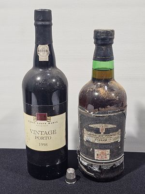2 garrafas de vinho do porto diversas