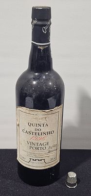 Garrafa vinho do porto quinta do castelinho 1996