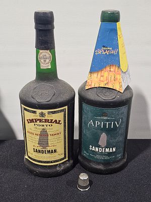 2 garrafas de vinho do porto diversas