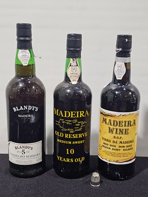3 garrafas de vinho madeira diversas