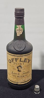 Garrafa vinho do porto offley 1975 reserva