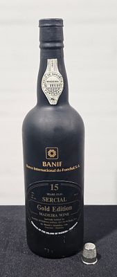 Garrafa vinho madeira 15 anos sercial banif
