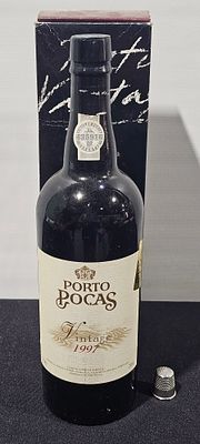 Garrafa de vinho do porto poças 1997
