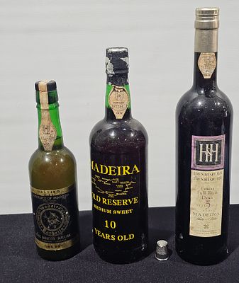 3 garrafas de vinho madeira diversas