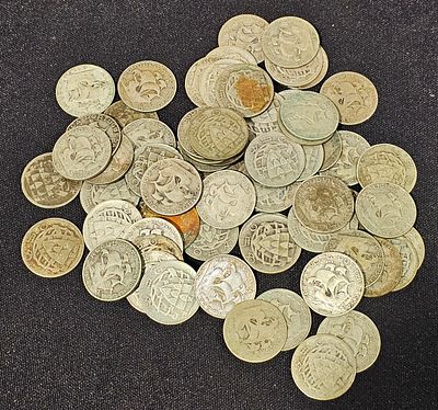 68 moedas de 2,5 escudos diversas em prata, com 231 gramas