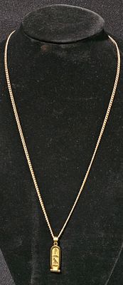Colar em ouro de 9kt com pendente, com 14,5 gramas