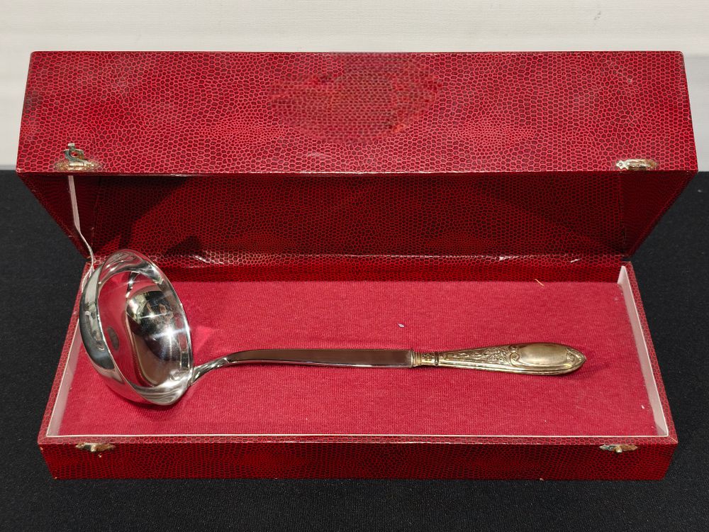 Estojo com concha com cabo em prata