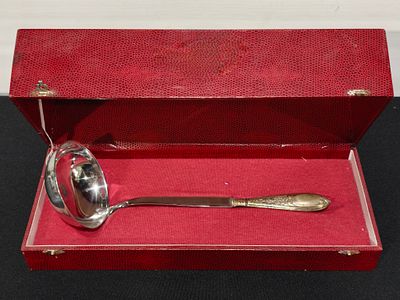 Estojo com concha com cabo em prata