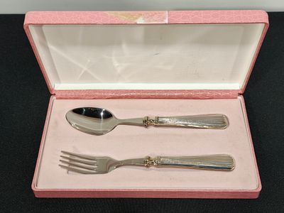 Estojo com talheres com cabos em prata caninha