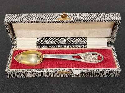 Estojo com colher em prata &aacute;guia com 17,6 gramas