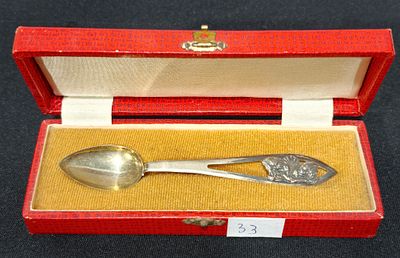 Estojo com colher em prata &aacute;guia com 11,4 gramas