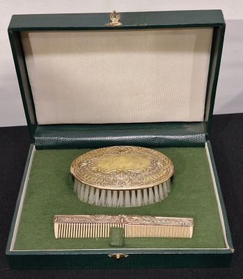 Estojo com servi&ccedil;o de toilette para homem com cabos em prata