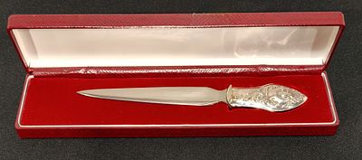 Estojo com abre cartas com cabo em prata