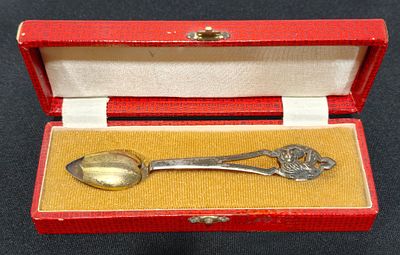 Estojo com colher em prata &aacute;guia com 16 gramas