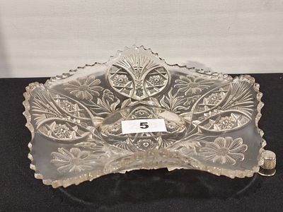 Fruteira antiga em vidro facetado, com 9x25x24cm