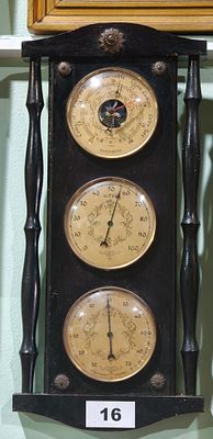 Bar&oacute;metro de parede antigo, com 42cm