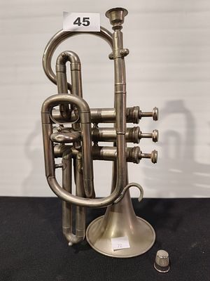 Trompete antigo niquelado com 32cm