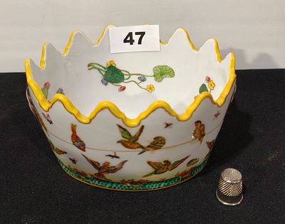 Cachepot oriental decorado com p&aacute;ssaros com 10x14x17cm