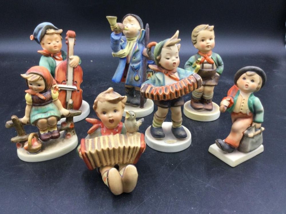 Lot 11: Vintage Hummels