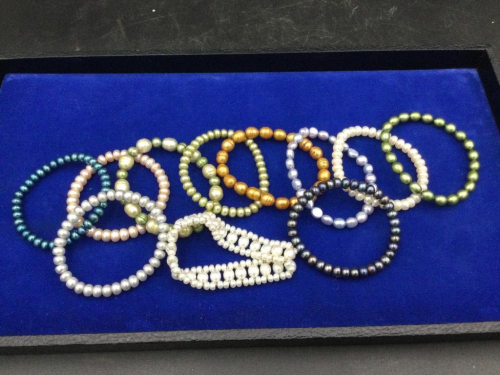 Lot 12: Vintage Pearl Bracelets