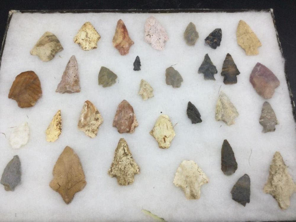 Lot 16: Lot of  Arrowheads