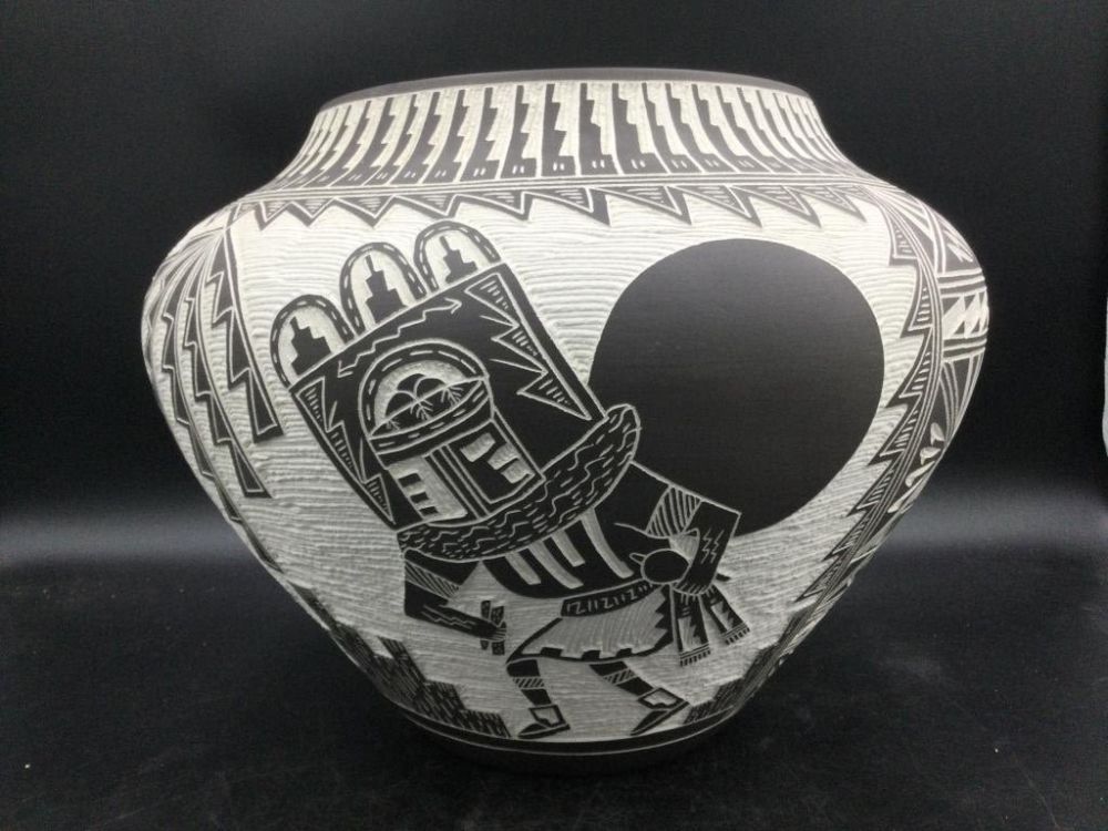 Lot 42: M&R Romero Acoma Pueblo Pottery