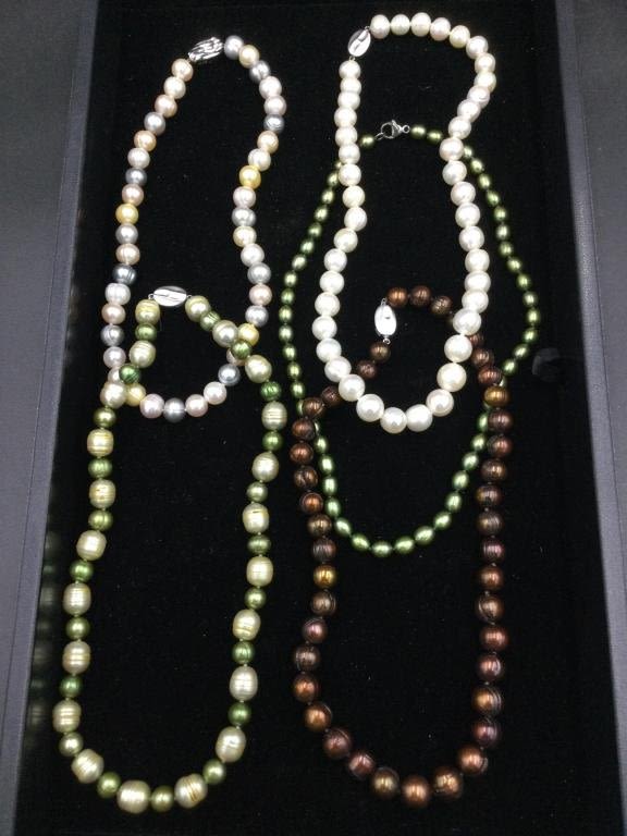 Lot 43: Pearl Necklaces