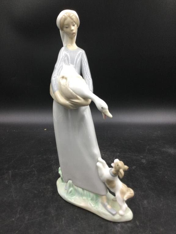 Lot 55: Lladro "Girl with Good & Dog" Retired 1977