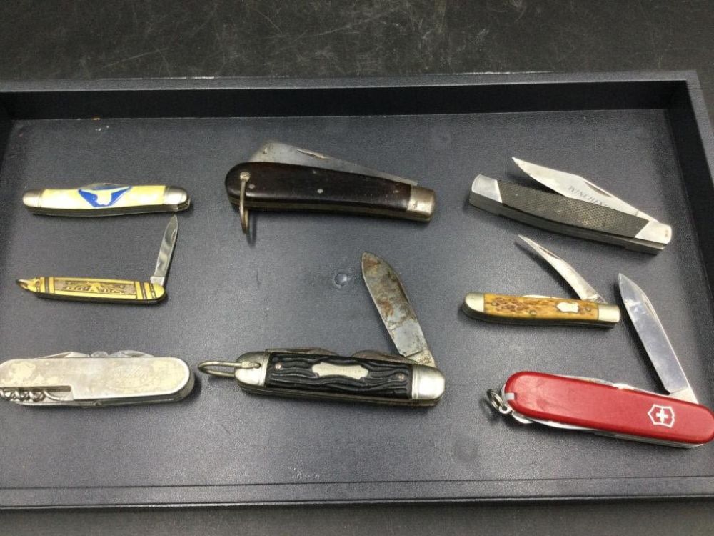 Lot 80: Pocket Knives