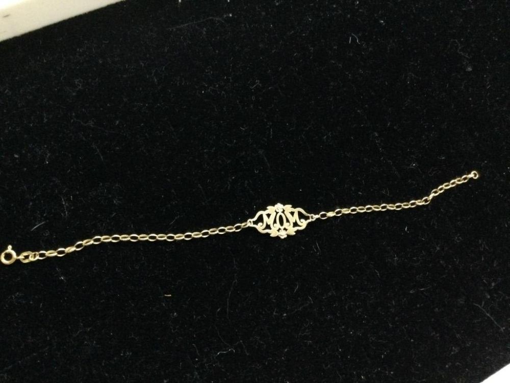 Lot 112: 10kt gold mom bracelet