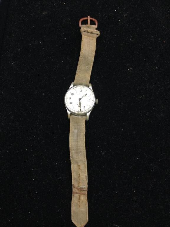 Lot 165: Vintage KM 592 Watch WWII