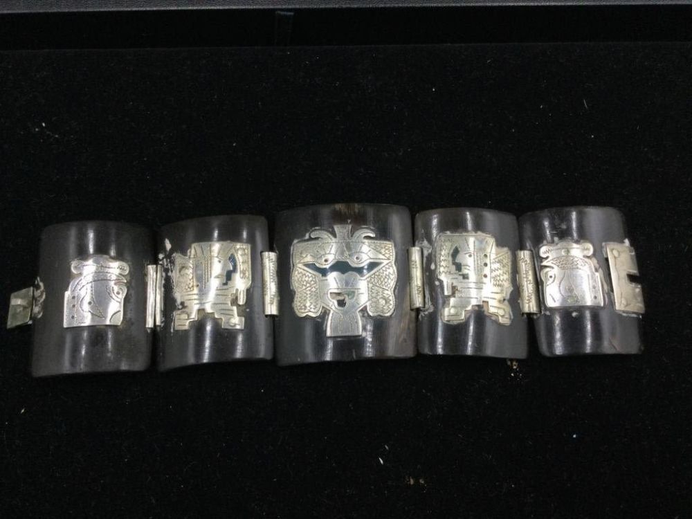 Lot 177: Vintage Silver & Shell Bracelet