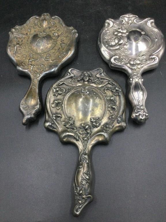 Lot 219: Vintage Vanity Hand Held Items