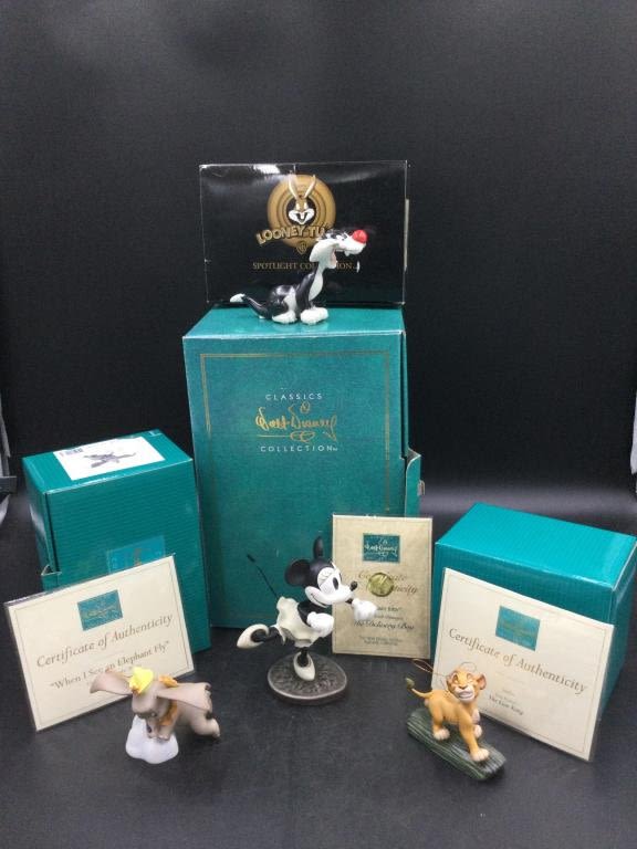Lot 277: Collectible Figures