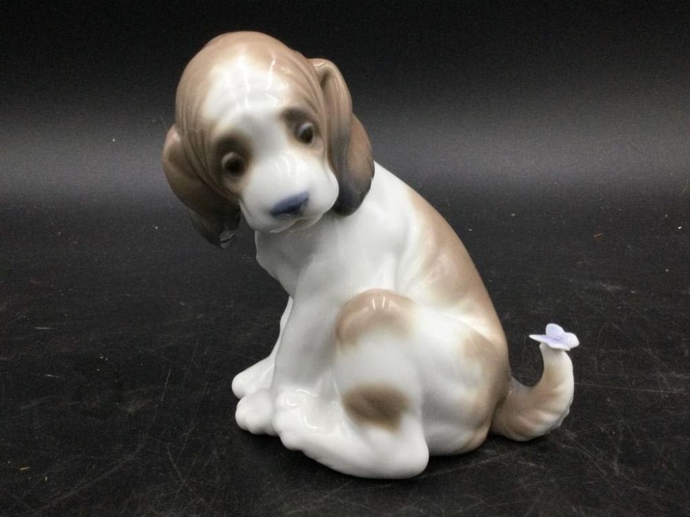 Lot 23: Lladro #6210 Gentle Surprise