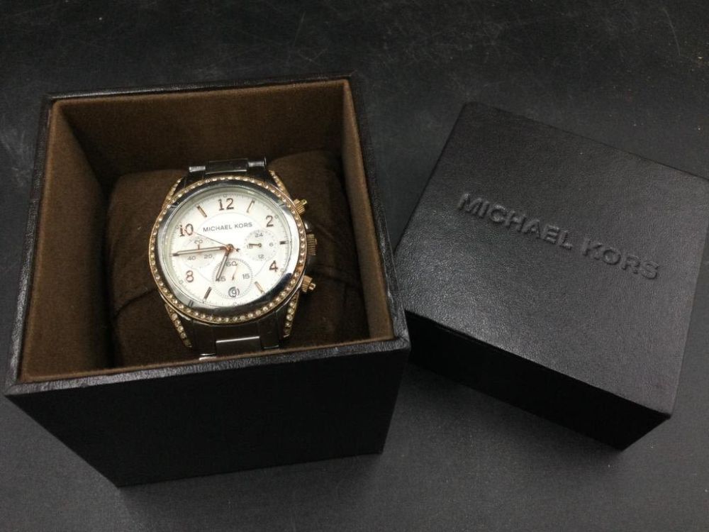 Lot 29: Michael Kors Watch w/Box