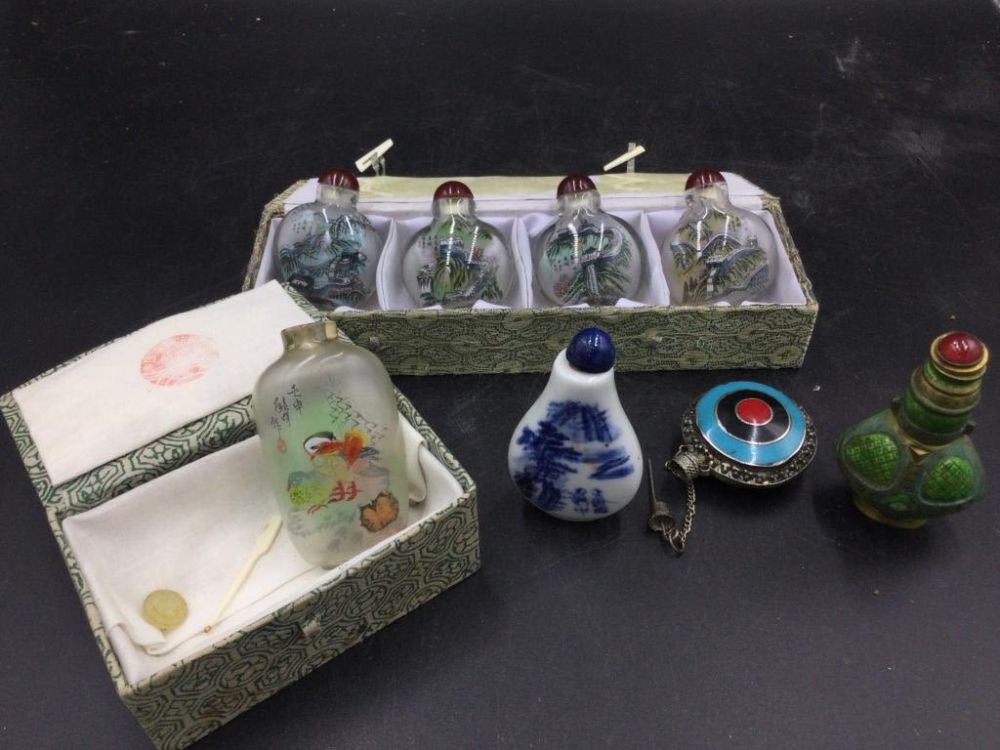 Lot 63: Vintage Snuff Bottles Lot