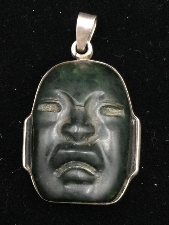 Lot 116: Early jade Pendent