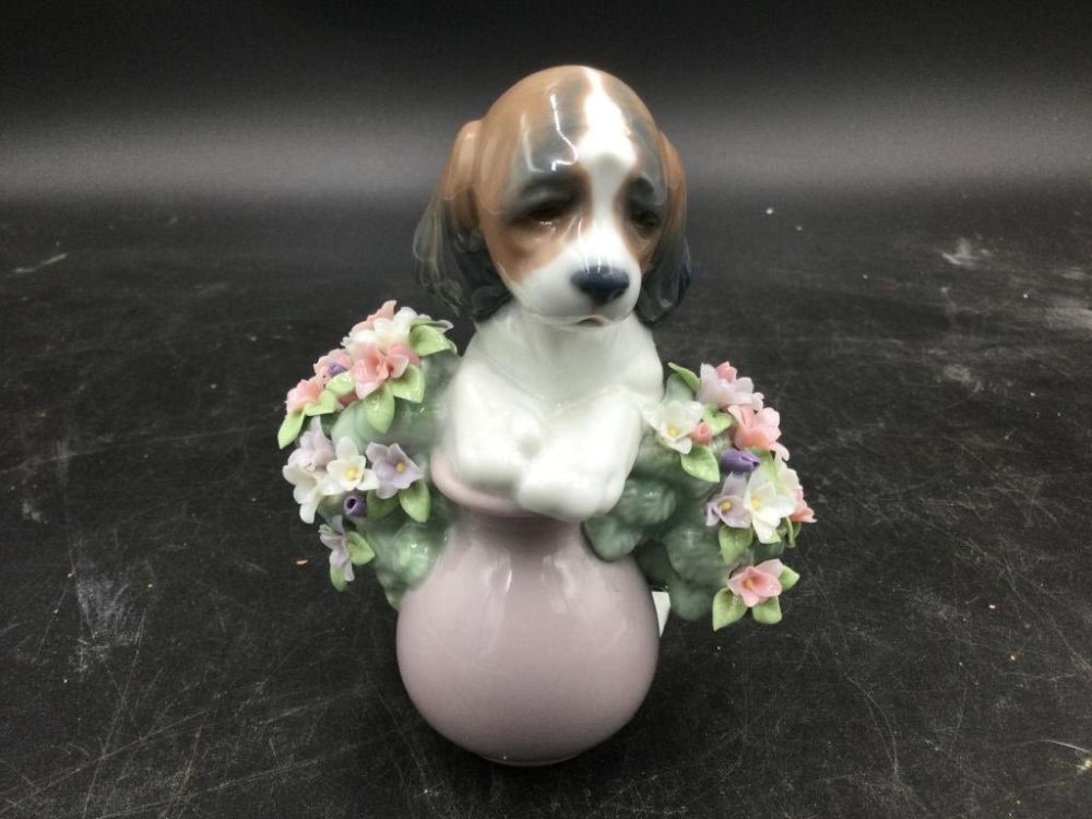Lot 122: Lladro "Take Me Home Dog"